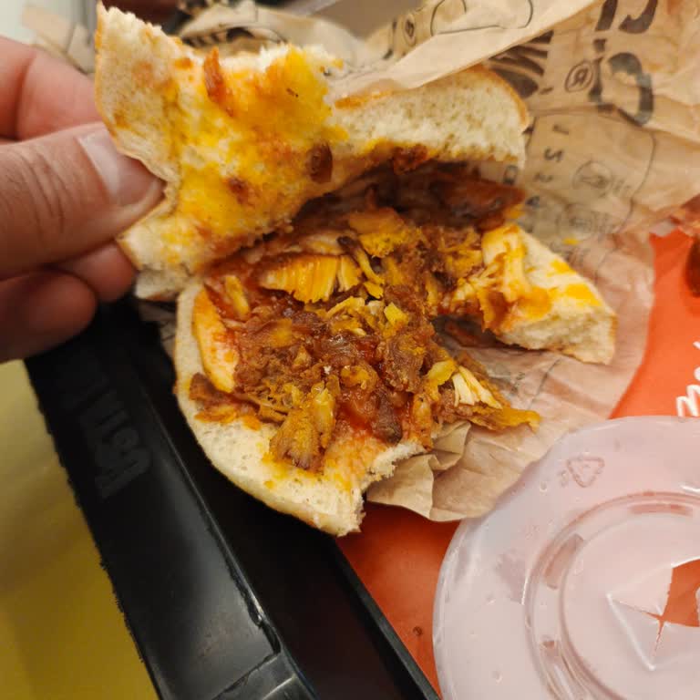 Çocuk Menüsünde Bayat Döner Ve İlgisiz Personel Hayal Kırıklığı