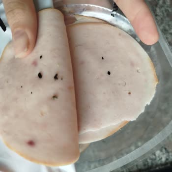 Namet Hindi Füme Ürününde Yabancı Madde Ve Sağlık Endişesi