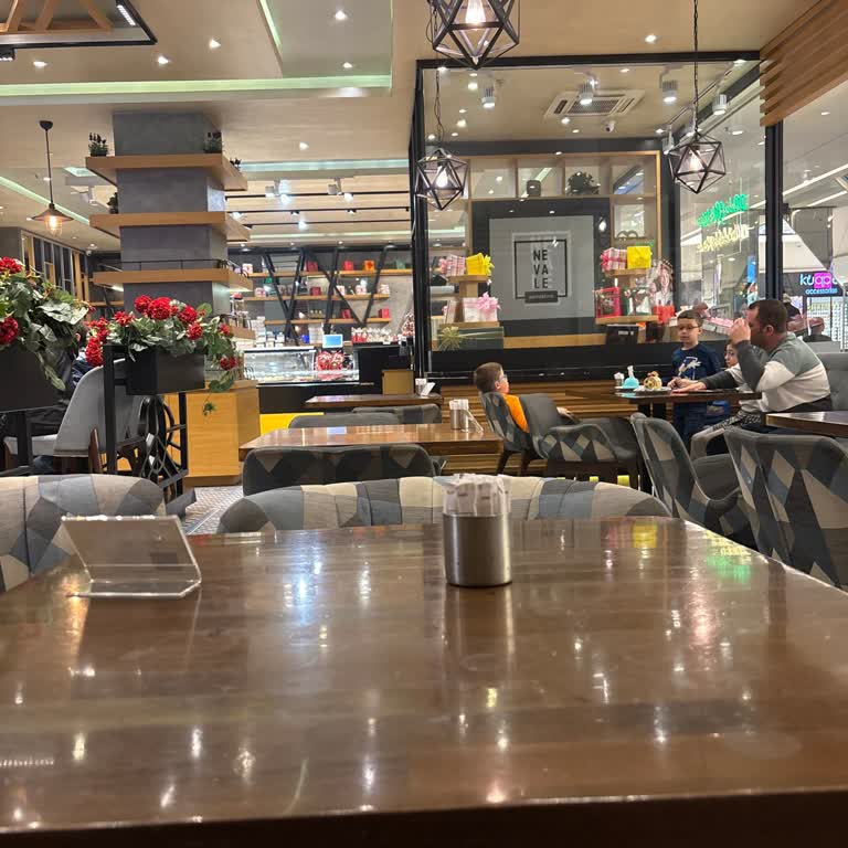 Nevale'de Müşteri Olarak Görmezden Gelindim, İlgisizlik Rahatsız Edici