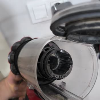Dyson V12 Süpürgede Toz Birikmesi Nedeniyle Kullanım Dışı Kalma Sorunu