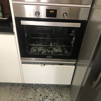 Fırın Camı Patladı: Sitemizde Toplu Güvenlik Riski Oluştu