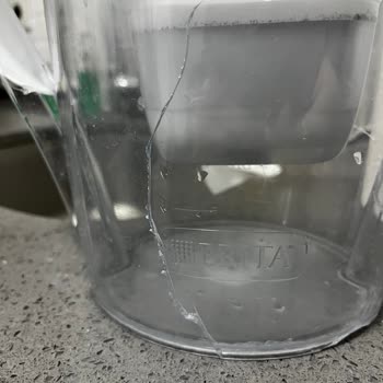 Yeni Alınan Brita Marella XL Sürahi Durduğu Yerde Çatladı Su Kaçırıyor