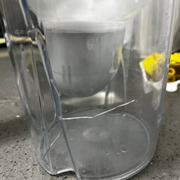 Yeni Alınan Brita Marella XL Sürahi Durduğu Yerde Çatladı Su Kaçırıyor