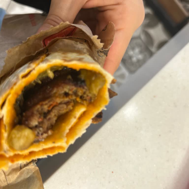 Yanmış Kebap Ve Küçük Porsiyon Hayal Kırıklığı Yarattı