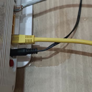 Yağmurda Kablodan Su Akıyor, İnternet Ve Evim Zarar Görüyor