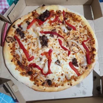 Eksik Malzemeli Pizza Ve Yetersiz Müşteri Desteği Nedeniyle Ücret İadesi Talebi
