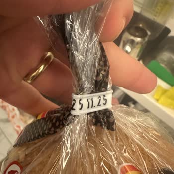 Tarihi Geçmemiş UNO Ekmeğinde Küf Tabakası İle Karşılaştım