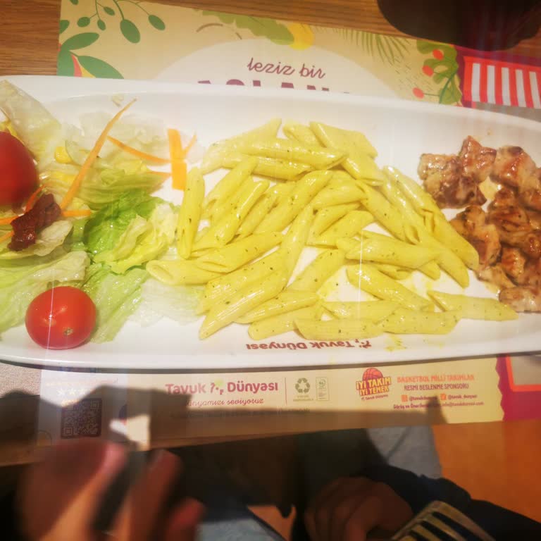 Tavuk Dünyası Onburda AVM Şubesinde Porsiyonların Küçülmesi Hayal Kırıklığı Yarattı