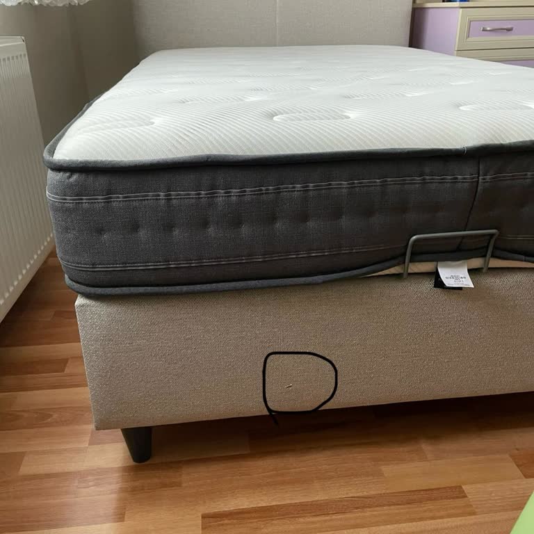 Sıfır Alınan Bazada Yırtık Çıktı, Mağaza İlgisiz Kaldı