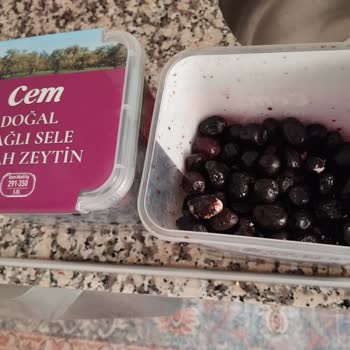 Bozulmuş Zeytinler Güvenimi Sarsıyor: Son Tüketim Tarihi Geçmemiş Ürünlerde Küf Ve Koku Problemi