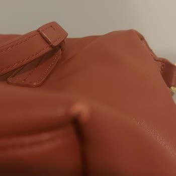 Kısa Sürede Derisi Soyulan Tommy Hilfiger Çanta İçin Çözüm Sunulmuyor