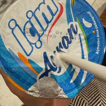 Tavuk Dünyası Tarihi Geçmiş Ayran Verilmesi ve Yetersiz Çözüm: Çocuğumun Sağlığından Endişeliyim