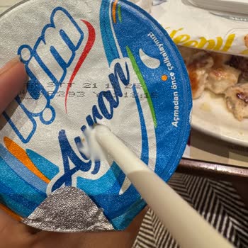 Tavuk Dünyası Tarihi Geçmiş Ayran Verilmesi ve Yetersiz Çözüm: Çocuğumun Sağlığından Endişeliyim