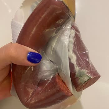 Son Kullanma Tarihi Geçmemiş Sucuklar Küflü Çıktı İade Talep Ediyorum