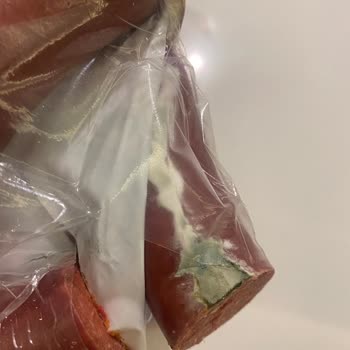 Son Kullanma Tarihi Geçmemiş Sucuklar Küflü Çıktı İade Talep Ediyorum