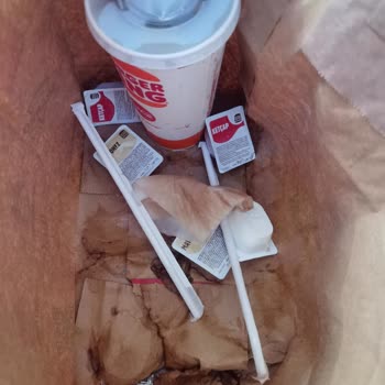 Eksik Ve Dağılmış Siparişe İlgisiz Kalan Burger King Şubesi Mağduriyet Yaşattı