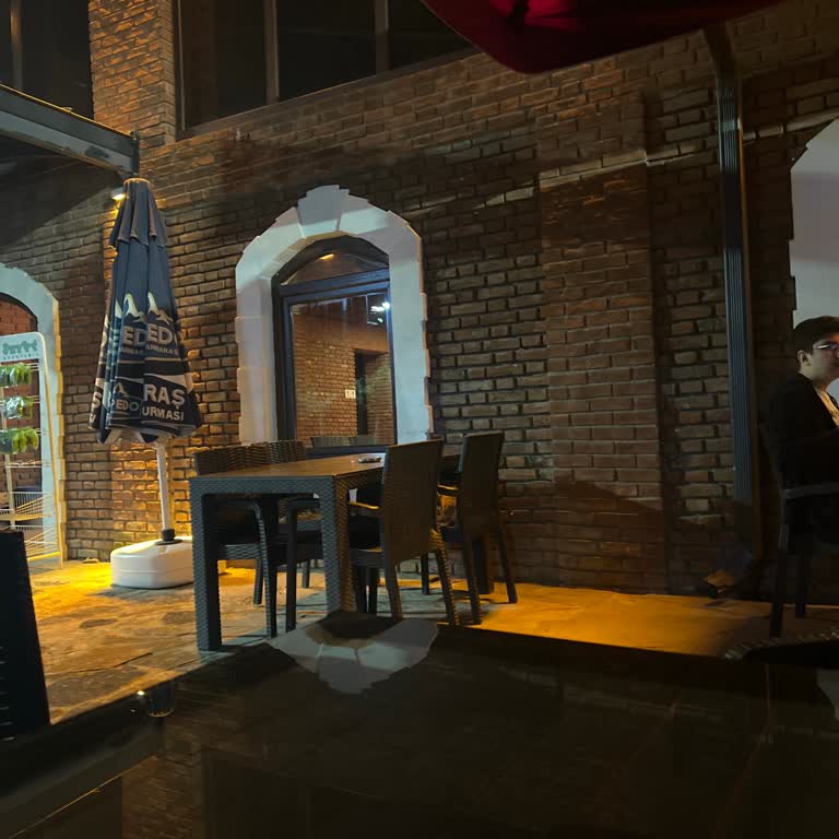 Belediye Kafesinde İlgisizlik Ve Yetersiz Hizmet Deneyimi