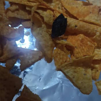 Doritos Cips Paketinde Şüpheli Siyah Parça: Gıda Güvenliği Endişesi