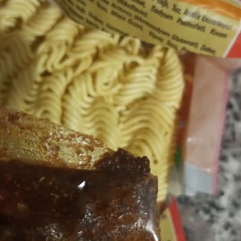 İndomie Paketinde Hijyen Sorunu ve Eksik Yağ Problemi