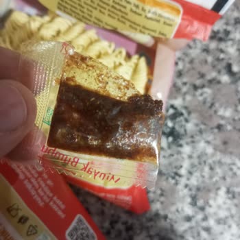 İndomie Paketinde Hijyen Sorunu ve Eksik Yağ Problemi