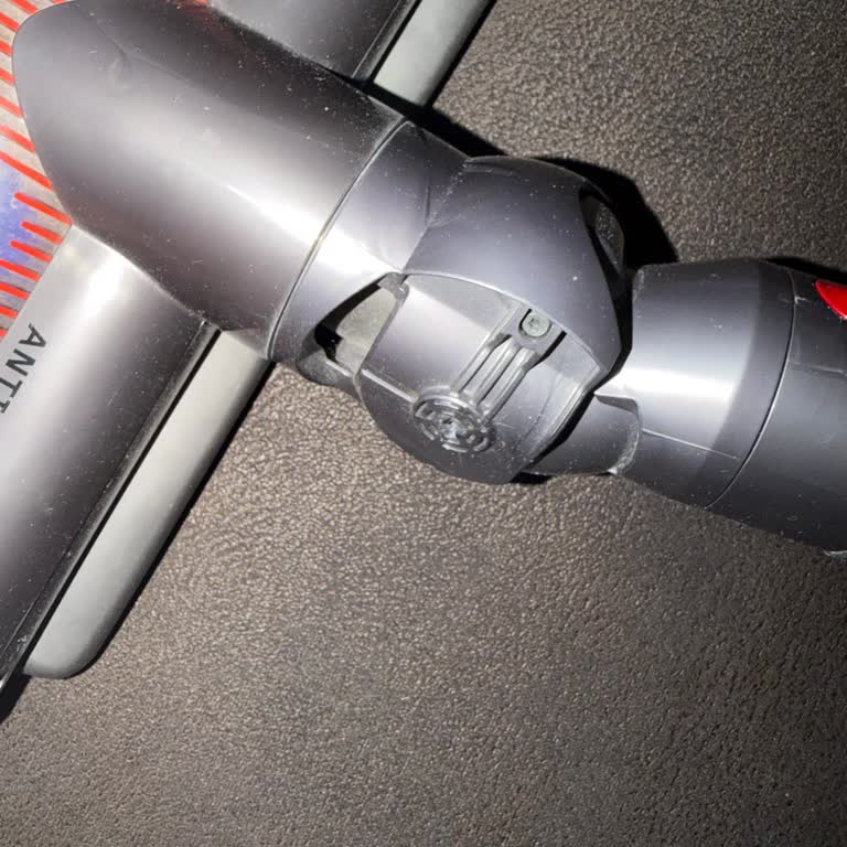 Dyson V15 Başlık Parçası Normal Kullanımda Aniden Kırıldı