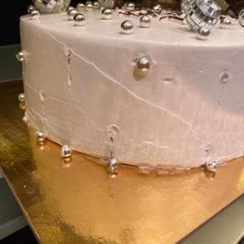 Doğum Günü Pastası Siparişim Özensiz Ve Kalitesiz Teslim Edildi, Mağduriyet Yaşadım