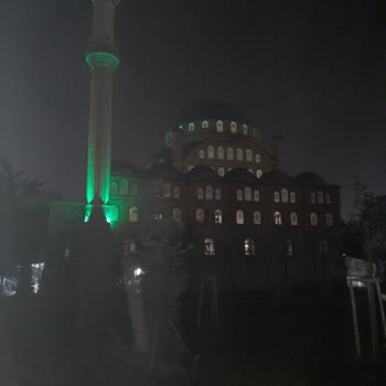 Uzun Süredir Arızalı Aydınlatma Direği Nedeniyle Güvenlik Endişesi