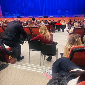 Ücretli Biletimize Rağmen Ücretsiz İzleyicilerle Seyir Keyfimiz Bozuldu