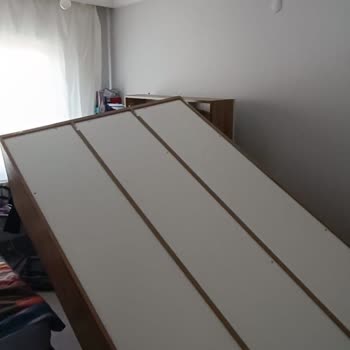 Çocuk Dolabının Tasarım Hatası Nedeniyle Yaşanan Tehlikeli Kaza Ve Güvenlik Endişesi