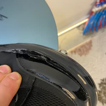 Kısa Sürede Kullanılamaz Hale Gelen Ayakkabı Ve Satıcı İlgisizliği