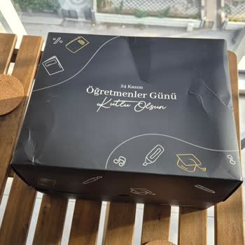 Öğretmenler Günü Hediyesi Kötü Paketleme Nedeniyle Kullanılamaz Hale Geldi