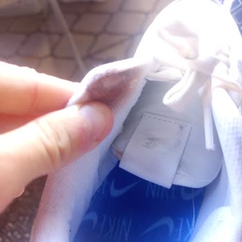 Nike Ayakkabı Ayağımı Yaraladı, Mağaza Sorunu Kabul Etmedi