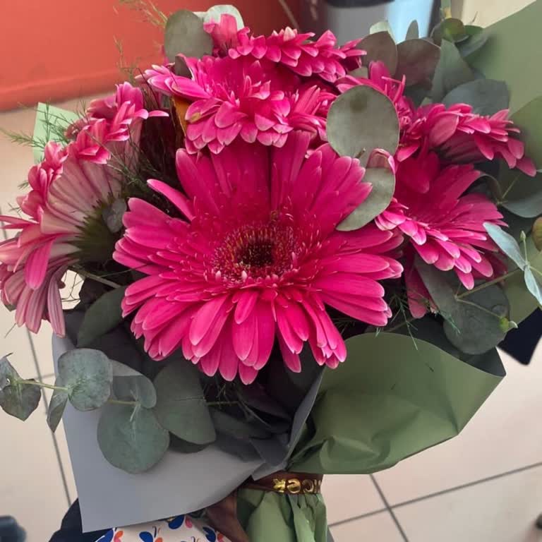 Yanlış Çiçek Gönderildi, Müşteri Hizmetlerine Ulaşılamıyor