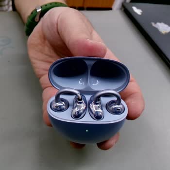 Huawei Freeclip Stem Coating Peeling Issue Rejected As User Error