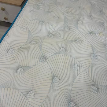 Neme Ve Tere Dayanıklı Denilen Yatakta Kısa Sürede Leke Oluştu Servis Çözüm Sunmadı