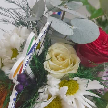 Öğretmenler Günü'nde Solgun Çiçek Ve İlgisiz Kurye Deneyimi Hayal Kırıklığı Yarattı