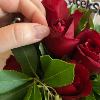 Özel Günümde Hayal Kırıklığı: Taze Ve Özenli Çiçek Beklerken Solgun Buketle Karşılaştım