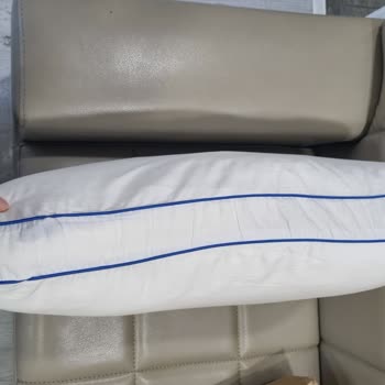 Kısa Sürede Deforme Olan Yastık Ve İlgisiz Mağaza Yaklaşımı