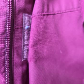 Columbia Montta Cırt Bantlar Kumaşı Hızla Yıpratıyor