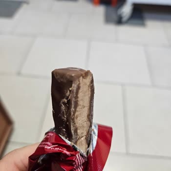 Bozuk Çikolata Nedeniyle Sağlık Endişesi Ve İade Talebi