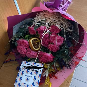 Yanlış Ve Solmuş Çiçek Teslimatıyla Öğretmenler Günü Hayal Kırıklığı