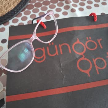 Güngör Optik Altı Ayda Camı Düşen Gözlük Kızımın Sağlığını Riske Attı