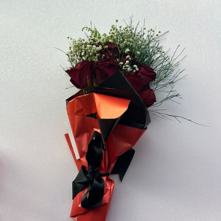 Çiçek Sepetinden Gelen Solmuş Ve Özensiz Çiçeklerle Yaşadığım Hayal Kırıklığı