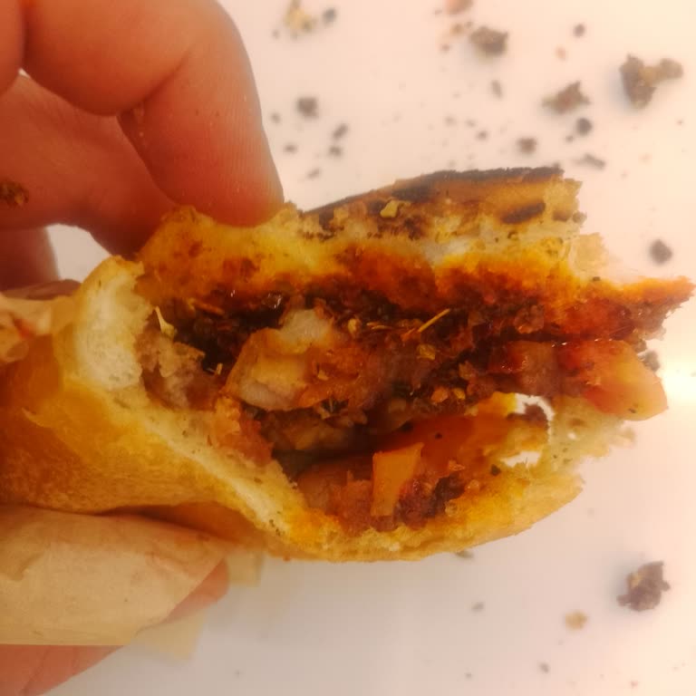 Kötü Hijyen, Yanmış Ürün Ve İlgisiz Personel Nedeniyle Sağlık Sorunu Yaşadım