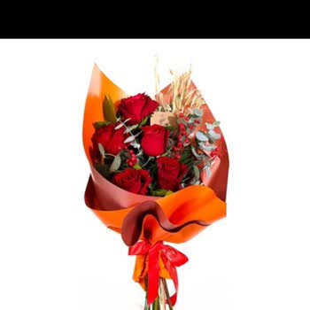 Beklentiyi Karşılamayan Solmuş Ve Özensiz Çiçek Buketiyle Büyük Hayal Kırıklığı