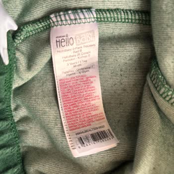 Kullanılmadan Deforme Olan Bebek Kıyafetleri Ve İlgisiz Mağaza Personeli