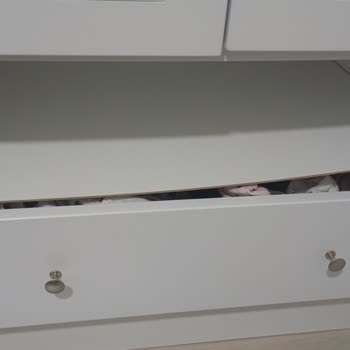 Kısa Sürede Kırılan Dolap Çekmecesi İçin Ücretsiz Onarım Talebi