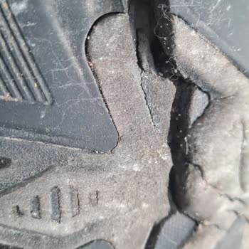 Kısa Sürede Tabanı Yarilan Skechers Ayakkabı İçin Değişim Talebi