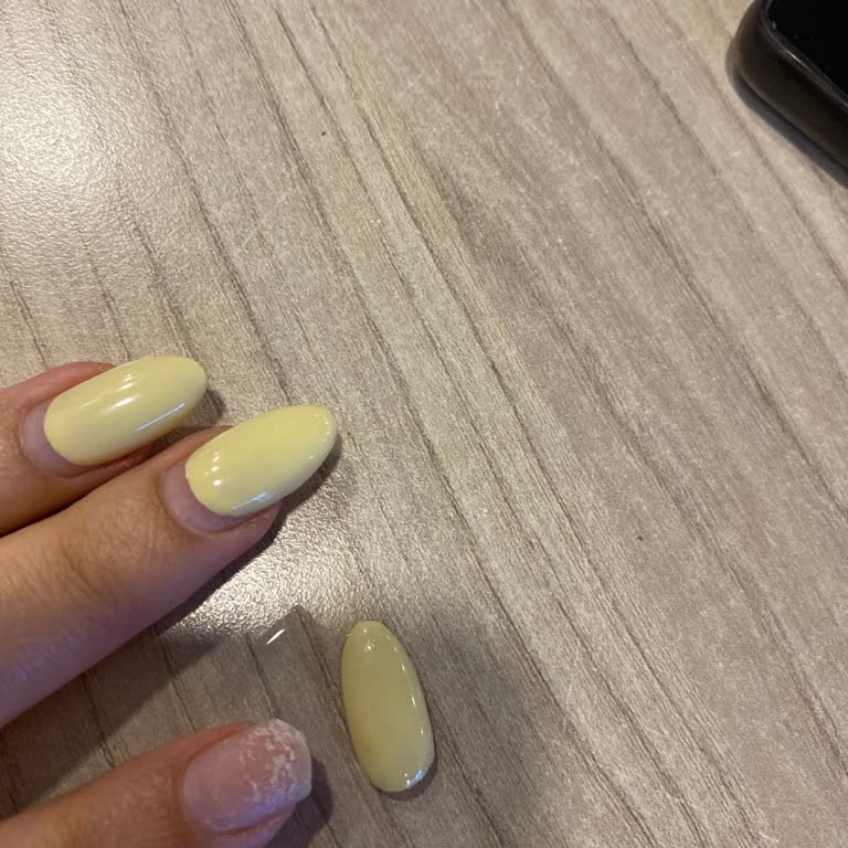 Kalıcı Oje İşlemi Sonrası Tırnaklarım Hızla Kırıldı