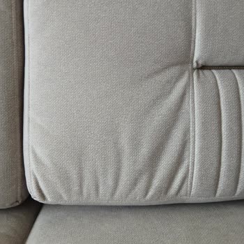 Teslim Edilen Köşe Takımı Kırlentlerinde Dikiş Ve İşçilik Sorunu